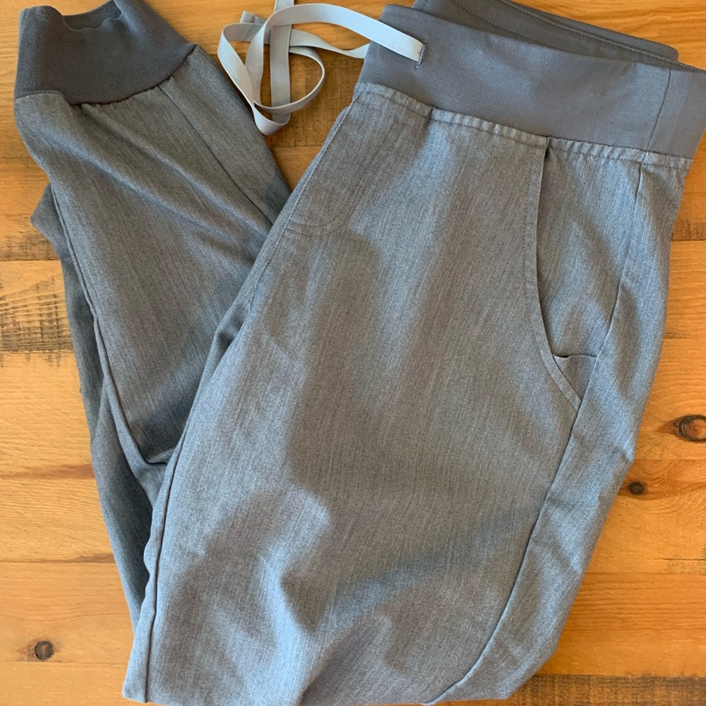 FIGS Zamora scrubs. Size small